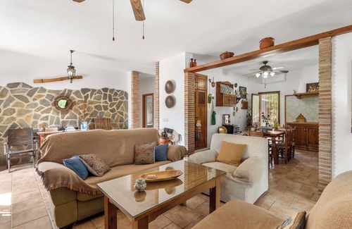 Alora Casa | Casa rural 'Villa Pinale Álora' con vistas a la montaña, Wi-Fi y aire acondicionado