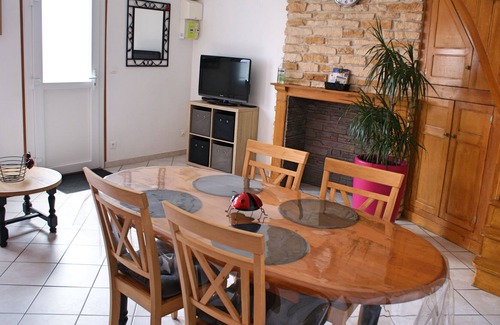 Toutencourt Casa | Country house with terrace and garden
