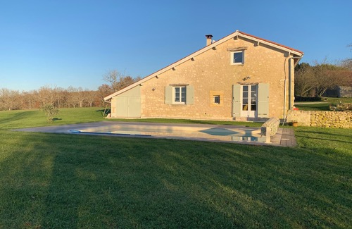 Verteillac Casa | Country house with heated swimming pool.