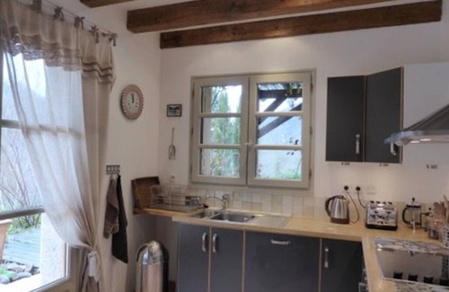 Montsalvy Cabaña | Casa de campo con piscina climatizada y vistas al río