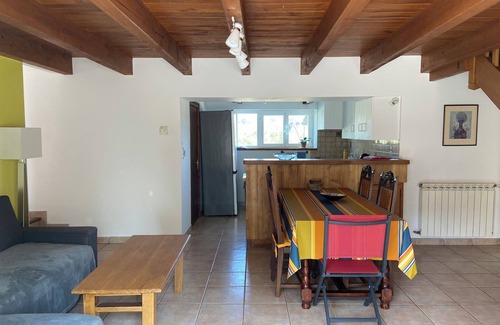 Lanuejouls Casa | Country house with large private courtyard. Pets welcome.