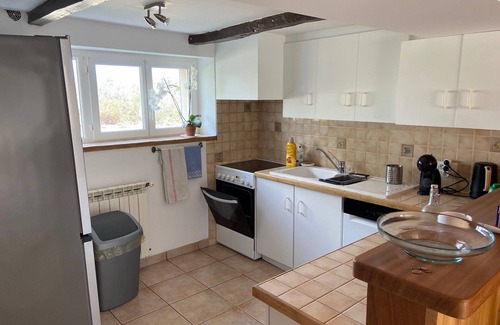 Lanuejouls Casa | Country house with large private courtyard. Pets welcome.