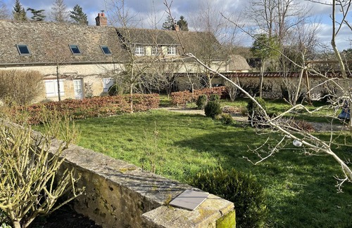 Dangu Casa | Country house with pretty walled garden 1 hour from Paris