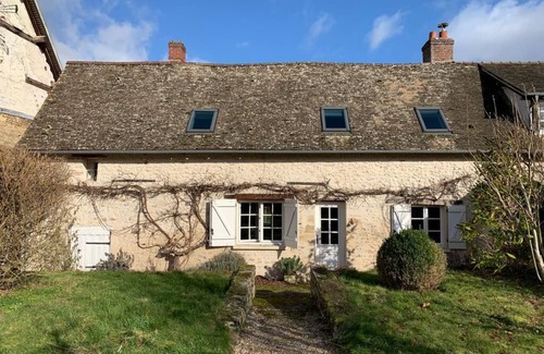 Dangu Casa | Country house with pretty walled garden 1 hour from Paris