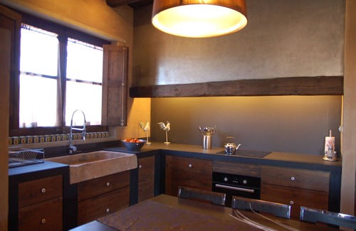 Cardona Cabaña | casa rural con piscina privada, 4 habitaciones, todas con baño, 8-12p
