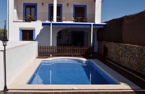 Cardena Casa | Casa de campo con piscina privada ,ideal para familias y sus mascotas.
