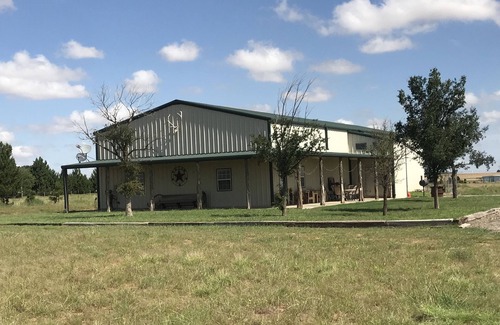 Wolfforth Casa | Country Hunting Lodge Barndo