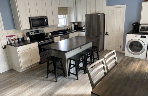 York Otro | “Country Infinity”-4BDR 1.5BATH York county home located on a quiet rail trail!