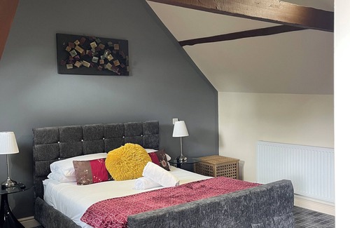 Axminster Hotel | Country King