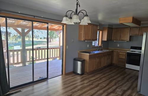 Colville Casa | Country Living 6 miles from Colville, easy access, on a beautiful large pond!