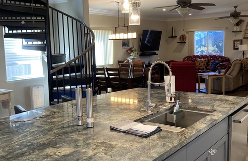 Citrus Heights Casa | Country living in the city, quiet and private!