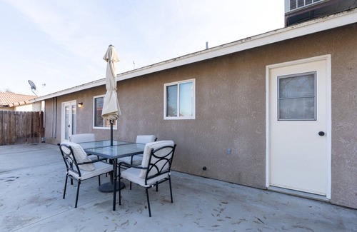 Hanford Casa | Country Living Retreat |Major cities