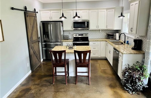 Cochran Cabaña | Country Pool House Cottage