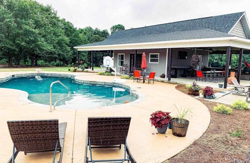 Cochran Cabaña | Country Pool House Cottage