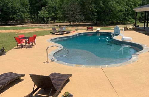 Cochran Cabaña | Country Pool House Cottage