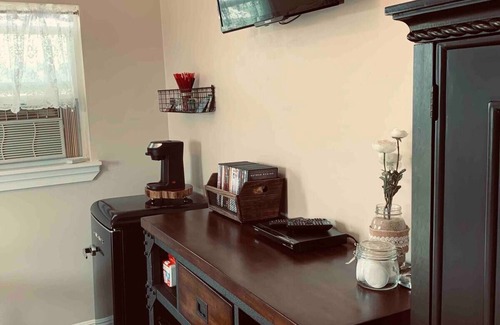 Woodland Apartamento | Country Poolhouse Retreat near SMF/UC Davis Campus