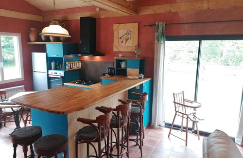 Nuille-sur-Vicoin Cabaña | Casa rural con jardín y estanque, ideal para familias y amigos
