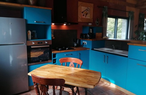 Nuille-sur-Vicoin Cabaña | Casa rural con jardín y estanque, ideal para familias y amigos