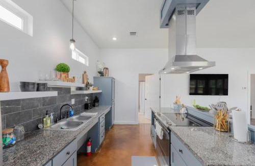 La Grange Casa | Country Retreat Near Downtown, Winery and Brewery