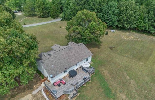 McEwen Casa | Country Retreat w/ Hot Tub on 20 Acres in Dickson