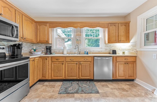 Mills River Casa | Country Setting. City Convenience. Hot Tub