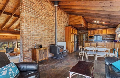 Margate Casa | Country style Stunner Bushland Peace and Privacy