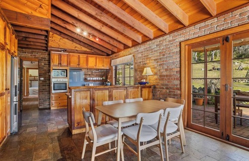 Margate Casa | Country style Stunner Bushland Peace and Privacy