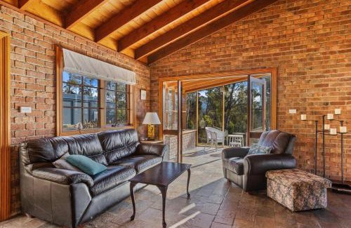 Margate Casa | Country-style Stunner - Bushland Peace & Privacy