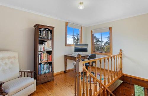 Margate Casa | Country-style Stunner - Bushland Peace & Privacy
