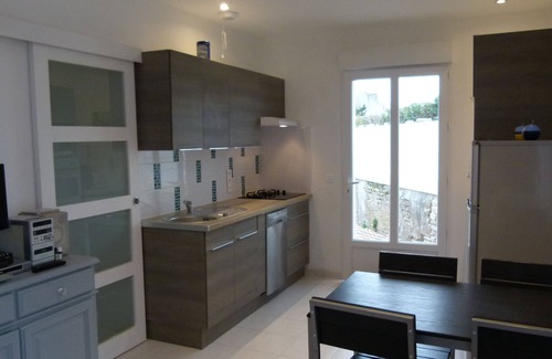 Saint-Come-de-Fresne Casa | Casa de pueblo situada a 500 metros de la playa de arena.