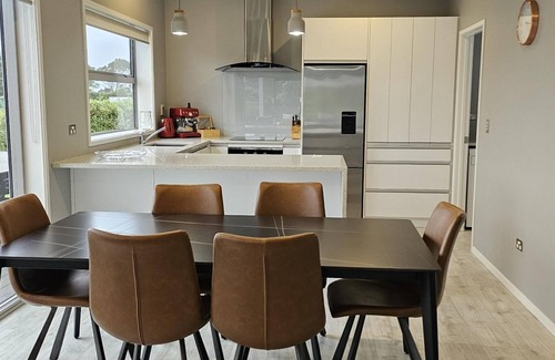 Kaikoura Casa | Country Views - Stunning Views, Stunning Home
