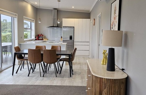 Kaikoura Casa | Country Views - Stunning Views, Stunning Home