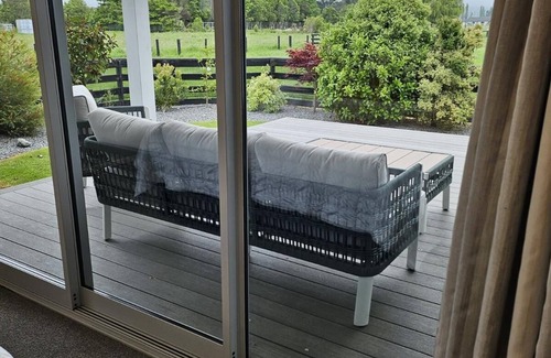 Kaikoura Casa | Country Views - Stunning Views, Stunning Home
