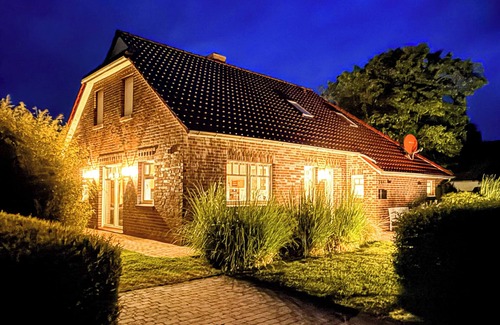 Neufunnixsiel Casa | Country villa with sauna, fireplace, distant views, spacious garden in Neufunnixsiel
