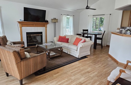 Fox Valley Casa | Country White House