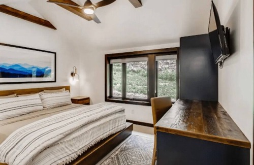 Idaho Springs Cabina | Countryrock Modern Small Cabin near the creek