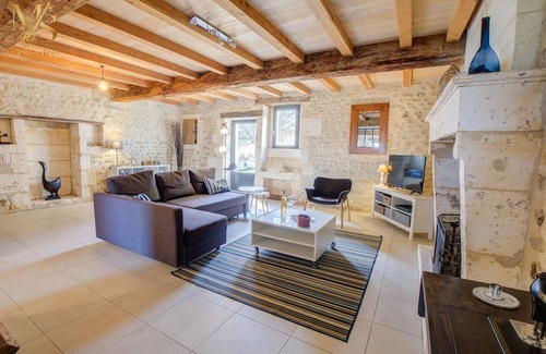 Champagne-et-Fontaine Casa | Countryside Stay: Gîte with Swimming Pool