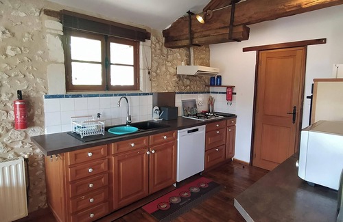 Chalais Cabaña | Countryside gite with 5 bedrooms and pool, short drive from Chalais, 2 terraces