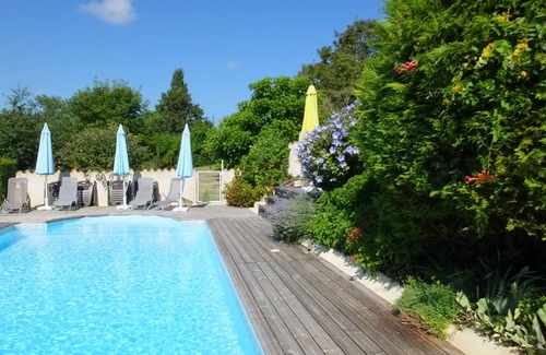 Chalais Cabaña | Countryside gite with 5 bedrooms and pool, short drive from Chalais, 2 terraces