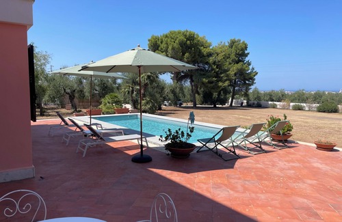 Trani Villa | Villa rural privada con vista panorámica a Trani y al mar.