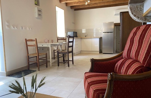 Rongeres Cabaña | Casa de Campo Renovada con Jardín, WiFi y Cerca de Servicios