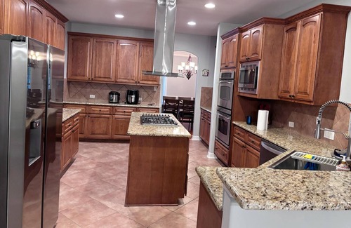 Sealy Otro | Countryside Serene Sunset Ranch: 50-acre luxury retreat, Hot tub, sleeps 10!