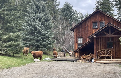 Livingston Chalet De Esquí | Counts Creek Cabin -Gorgeous Luxury Home on Mill Creek in the Paradise Valley
