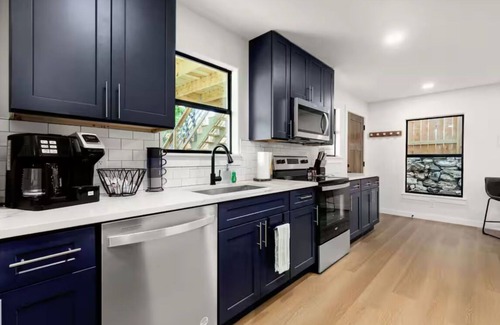 Canyon Lake Apartamento | Couple's Lake House - pet friendly - kayaks & SUP boards