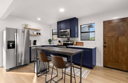 Canyon Lake Apartamento | Couple's Lake View Getaway! - Kayaks, Paddle Boards + Pet Friendly -