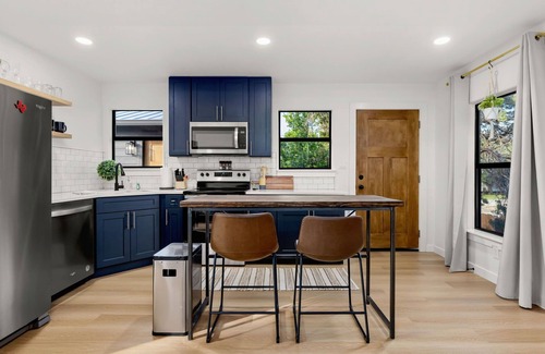 Canyon Lake Apartamento | Couple's Lake View Getaway! - Kayaks, Paddle Boards + Pet Friendly -