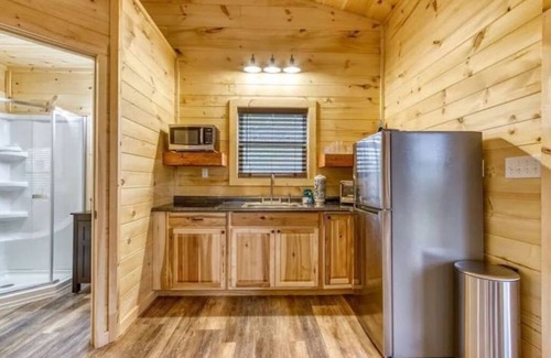 Sevierville Cabaña | Couple's Retreat: HotTub-FirePit-Grill-Pets-Wifi