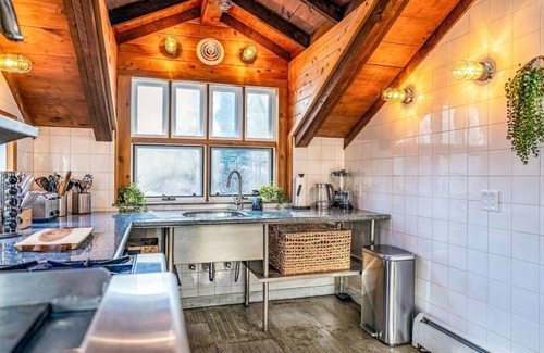 Beemerville Cabina | Couple's Retreat Lodge|Hot Tub| RiverViews|Tennis