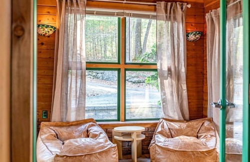 Beemerville Cabina | Couple's Retreat Lodge|Hot Tub| RiverViews|Tennis
