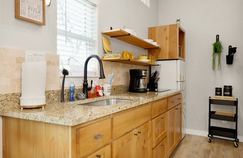 New Braunfels Chalet De Esquí | Couple’s Retreat, Cozy Cabin Near Guadalupe River